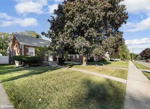 8105 Mckinley, Center Line, MI 48015