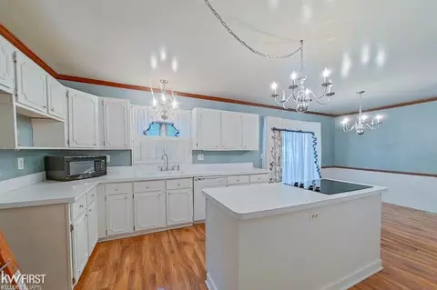 1717 Lynbrook, Flint, MI 48507 photo 2