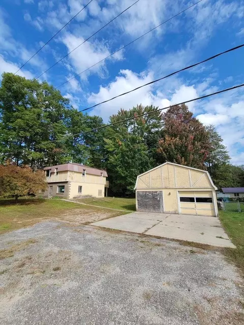 820 N Clare, Harrison, MI 48625