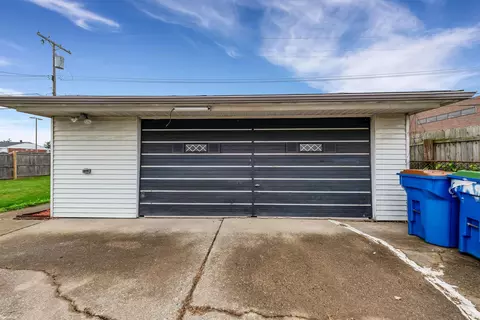 31148 E Lyons, Warren, MI 48092 photo 18