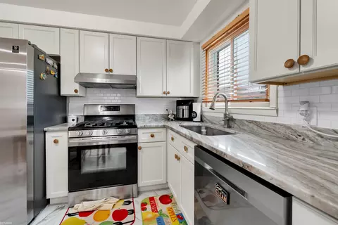 31148 E Lyons, Warren, MI 48092 photo 8