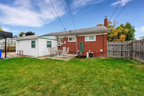 31148 E Lyons, Warren, MI 48092 photo 17