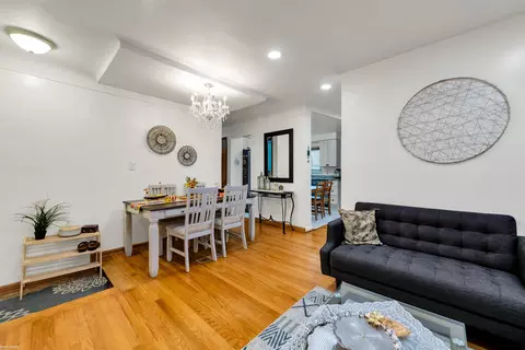 31148 E Lyons, Warren, MI 48092 photo 5