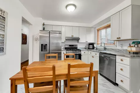 31148 E Lyons, Warren, MI 48092 photo 9