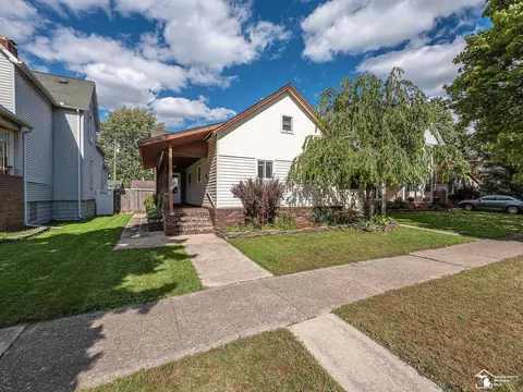 746 Pine, Wyandotte, MI 48192