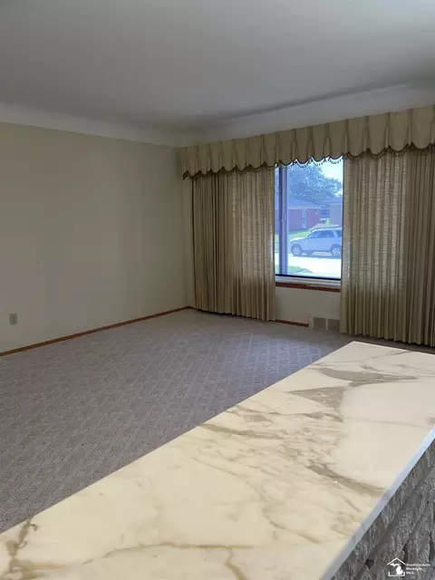 31256 Gilbert Dr, Warren, MI 48093 photo 11