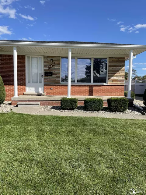 31256 Gilbert Dr, Warren, MI 48093 photo 2