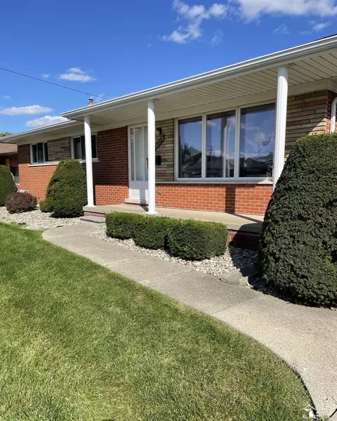 31256 Gilbert Dr, Warren, MI 48093 photo 3