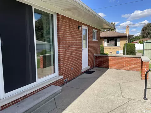 31256 Gilbert Dr, Warren, MI 48093 photo 5