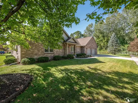 1725 Hendricks, Monroe, MI 48162 photo 3