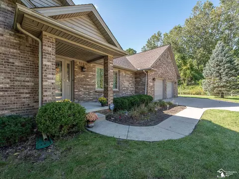 1725 Hendricks, Monroe, MI 48162 photo 2