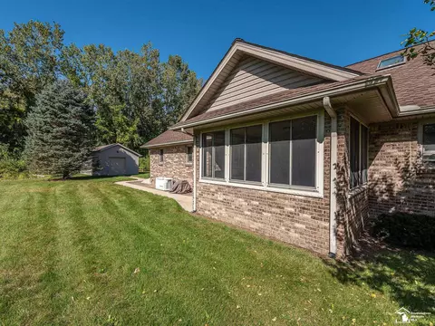 1725 Hendricks, Monroe, MI 48162 photo 5