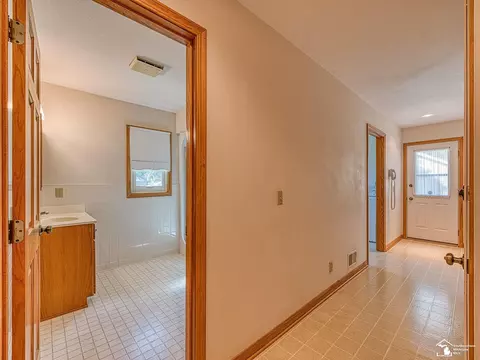 1725 Hendricks, Monroe, MI 48162 photo 9