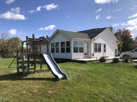 271 E Riv, Kawkawlin, MI 48631 photo 4