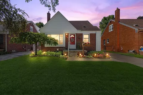 22946 California, Saint Clair Shores, MI 48080