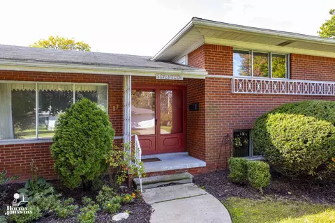 17 Briarcliff, Grosse Pointe Shores, MI 48236 photo 2