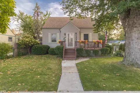 22800 Stephens St, Saint Clair Shores, MI 48080
