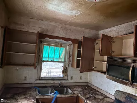 1705 Copeman, Flint, MI 48504 photo 6