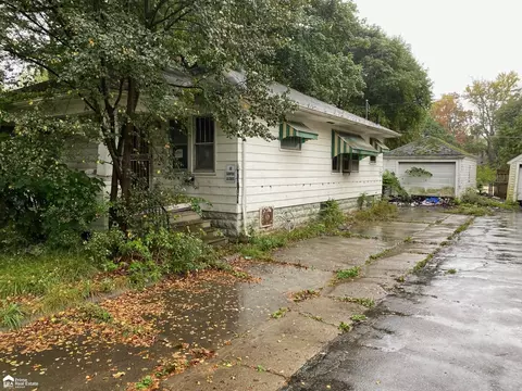 1705 Copeman, Flint, MI 48504 photo 2