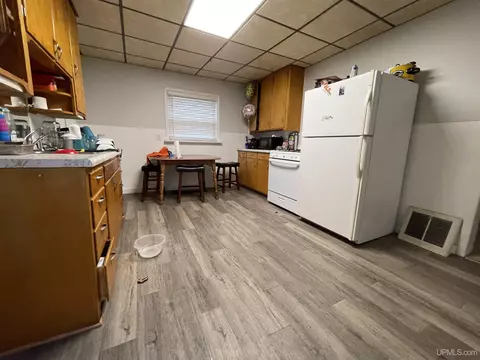 511 S 13th, Escanaba, MI 49829 photo 6