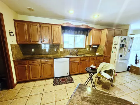13331 Sumpter, Carleton, MI 48117 photo 3