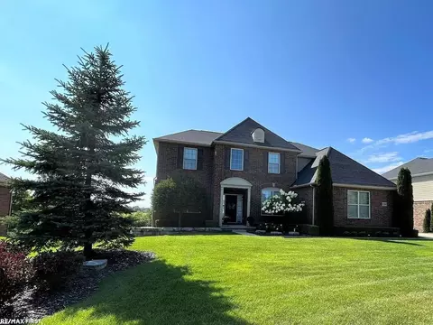 52445 Silent Rdg, Chesterfield, MI 48051