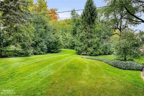 840 Rivard, Grosse Pointe, MI 48230 photo 23