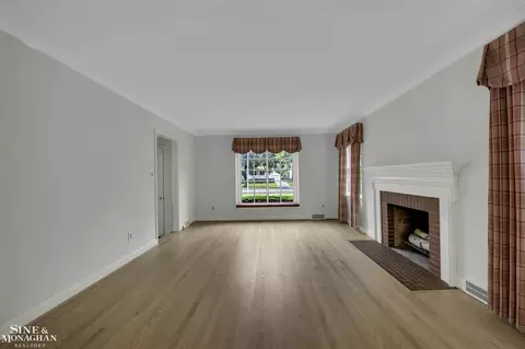 840 Rivard, Grosse Pointe, MI 48230 photo 3
