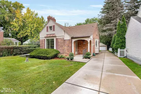 840 Rivard, Grosse Pointe, MI 48230 photo 27
