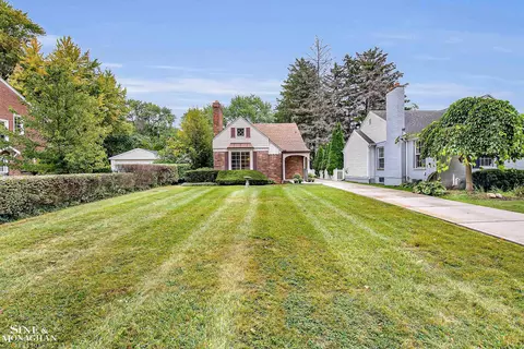 840 Rivard, Grosse Pointe, MI 48230 photo 28