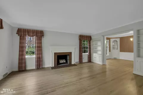 840 Rivard, Grosse Pointe, MI 48230 photo 2