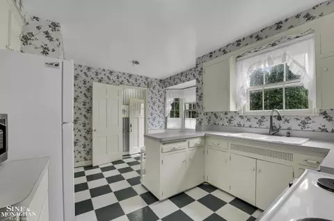 840 Rivard, Grosse Pointe, MI 48230 photo 9