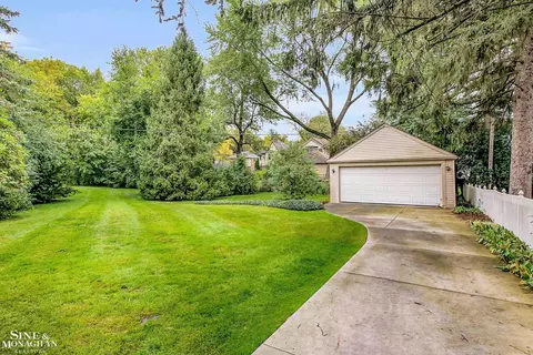 840 Rivard, Grosse Pointe, MI 48230 photo 25