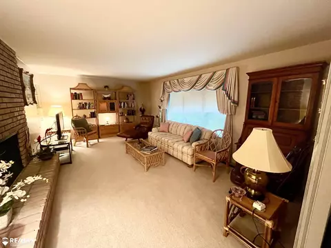 2436 Redwood, Flushing, MI 48433 photo 4