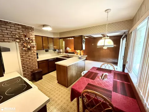 2436 Redwood, Flushing, MI 48433 photo 12