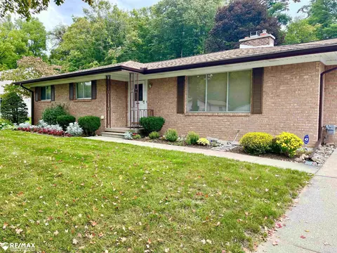2436 Redwood, Flushing, MI 48433 photo 2