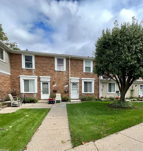 45864 Kensington, Utica, MI 48317