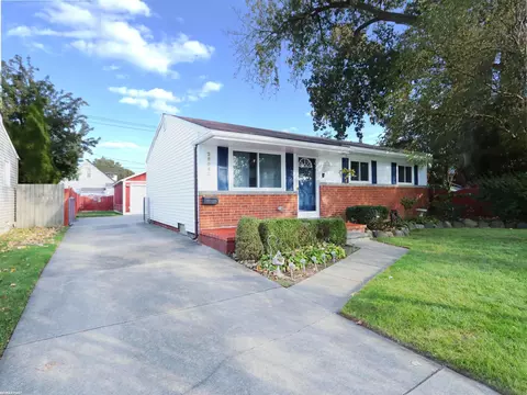 28042 Hillview, Roseville, MI 48066