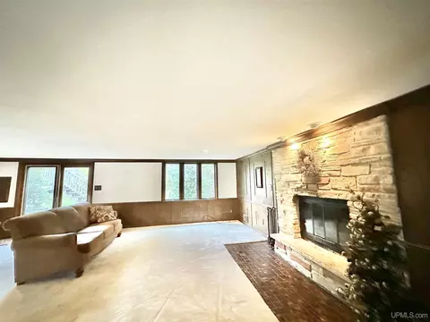 1015 E, Iron Mountain, MI 49801 photo 16