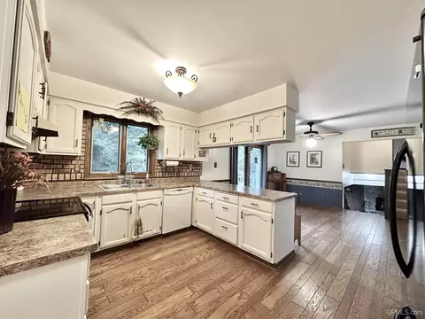 1015 E, Iron Mountain, MI 49801 photo 6