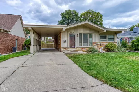 22607 Pointe, Saint Clair Shores, MI 48081