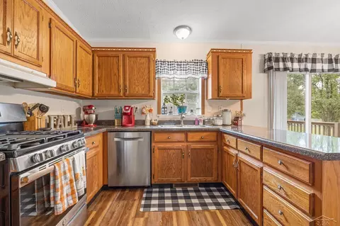 2692 E Baker, Midland, MI 48642 photo 3