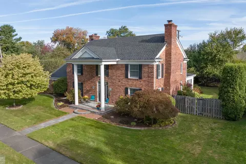592 Thorn Tree, Grosse Pointe Woods, MI 48236 photo 2