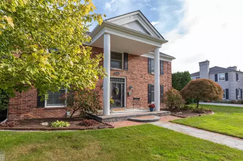 592 Thorn Tree, Grosse Pointe Woods, MI 48236 photo 3
