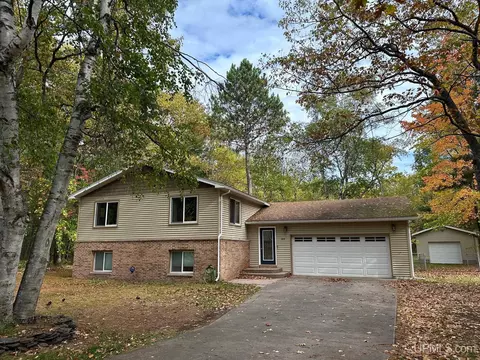149 Oakridge, Marquette, MI 49855