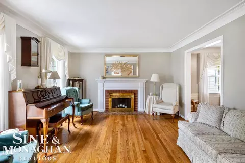 1694 Newcastle, Grosse Pointe Woods, MI 48236 photo 5