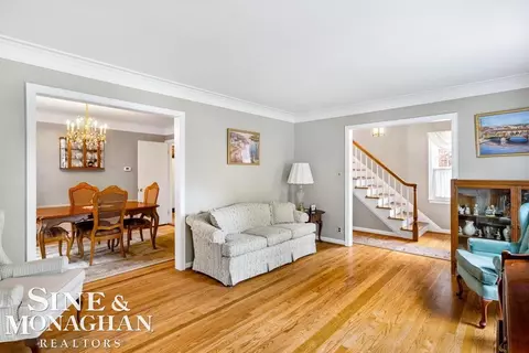 1694 Newcastle, Grosse Pointe Woods, MI 48236 photo 4