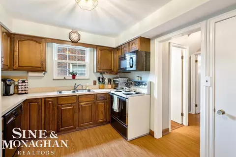 1694 Newcastle, Grosse Pointe Woods, MI 48236 photo 10