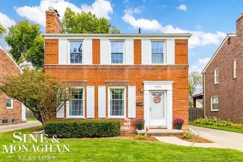 1694 Newcastle, Grosse Pointe Woods, MI 48236