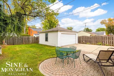 1694 Newcastle, Grosse Pointe Woods, MI 48236 photo 26